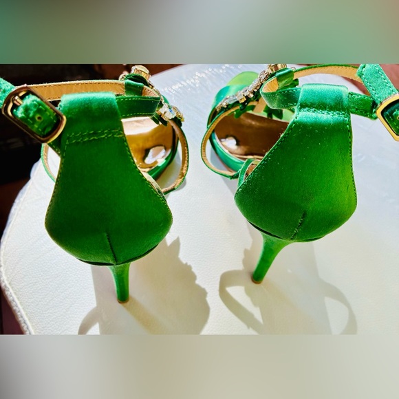 Badgley Mischka Women's Basile Dress Sandal green satin crystals wedding evening - Picture 5 of 7